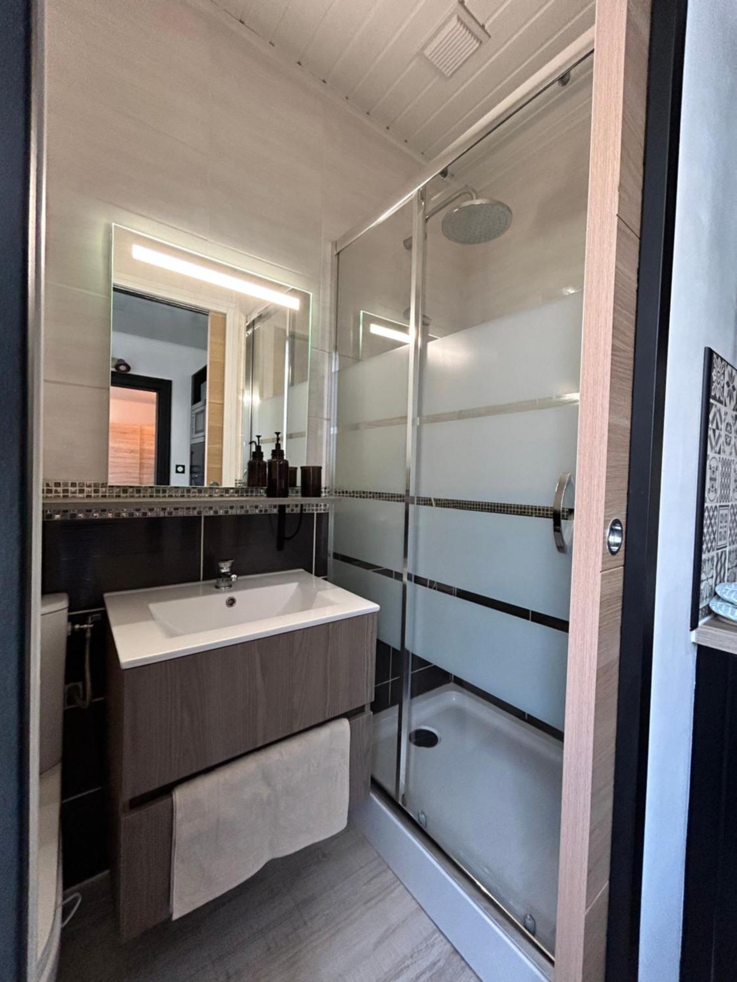 Le Chanzy Proche Des Thermes Et De La Gare Рошвор Екстериор снимка